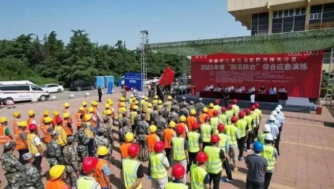 搶筑堤壩，涉水搶險！濟南重點雨污管網改造項目開展防汛演練